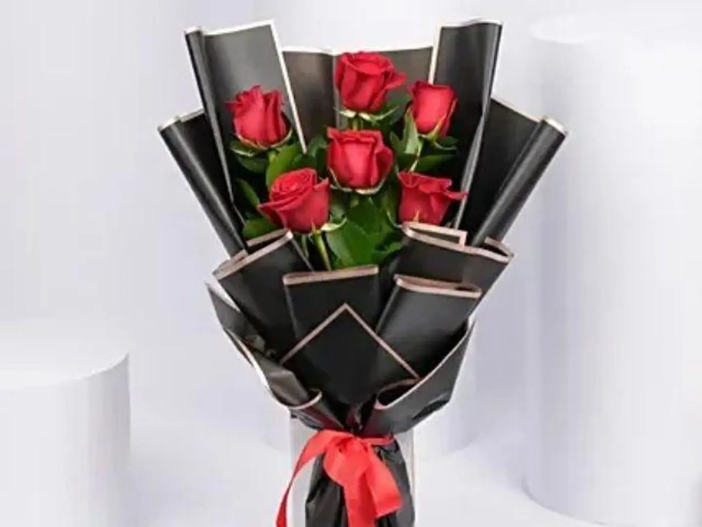 بوكية رغم بعده عن عيني إلا أن قلبه على قلبي