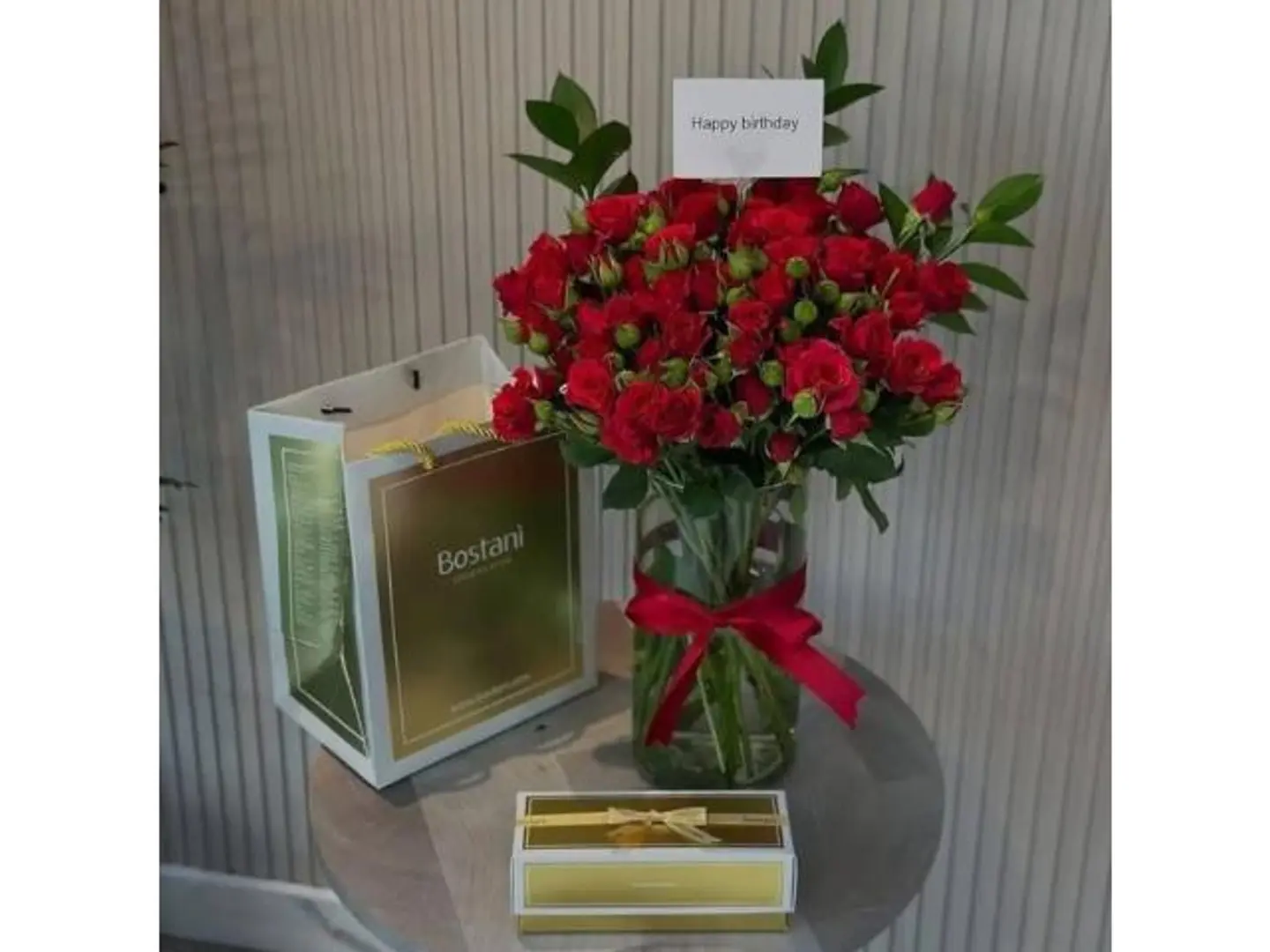 Pulse Of Roses Vase With Bustani Chocolate