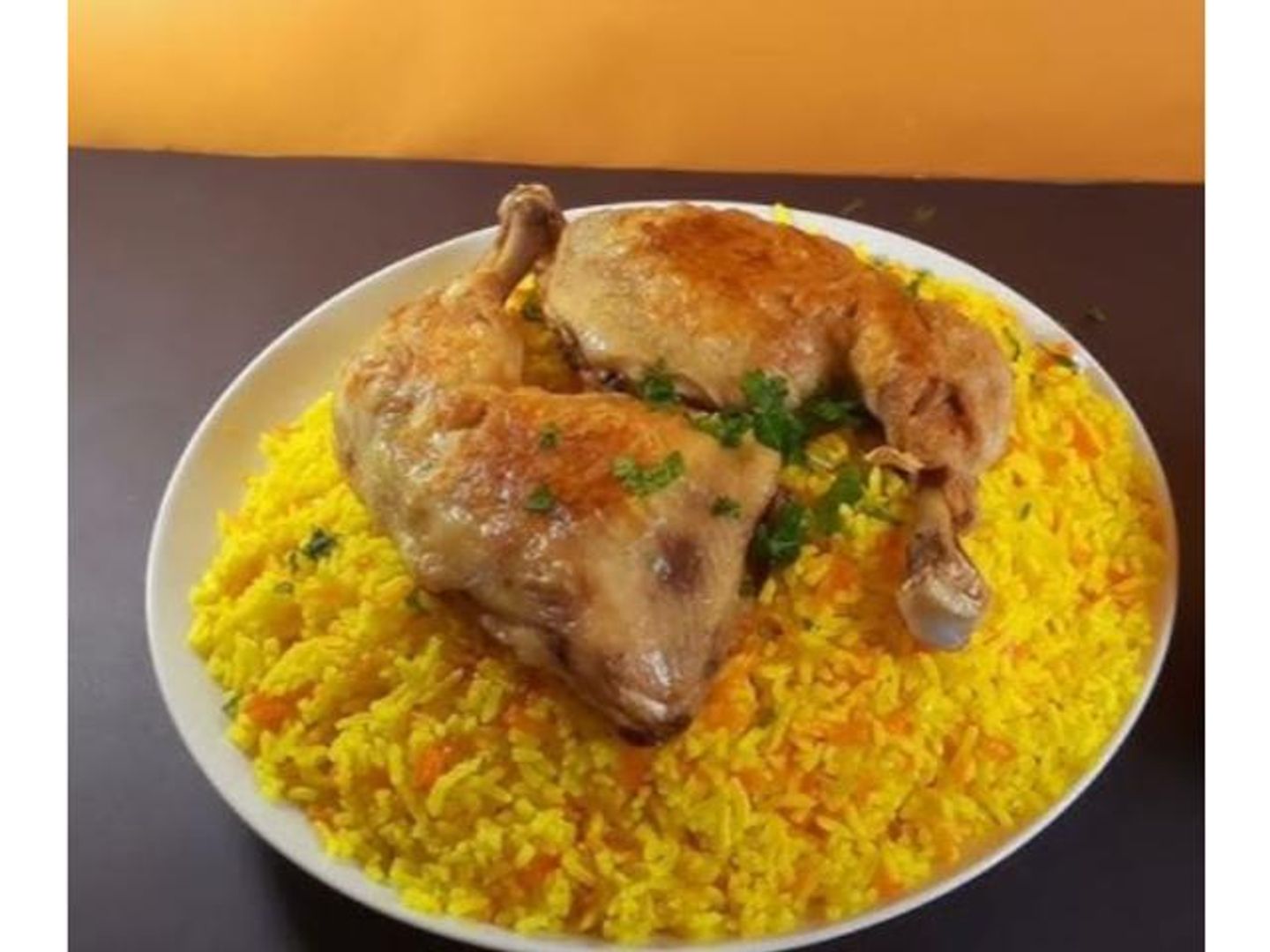نصف دجاج مقلي مع الأرز