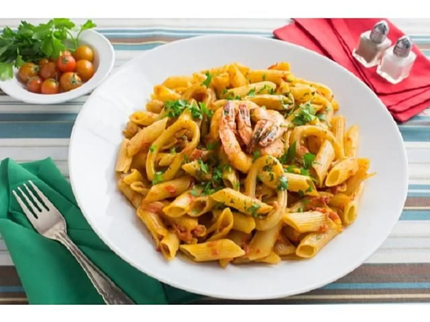 مكرونة بنا فواكه البحر