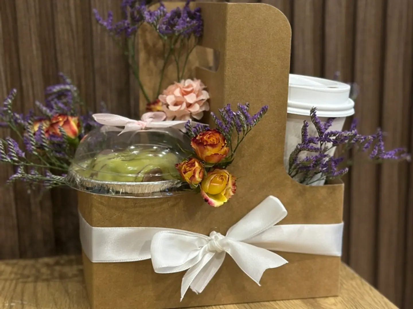 ميني كنافه وقهوه وورد