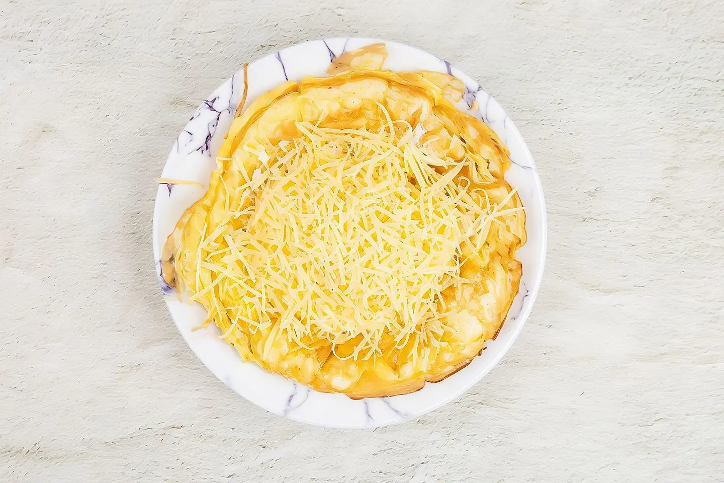 بيض مع جبن مبشور