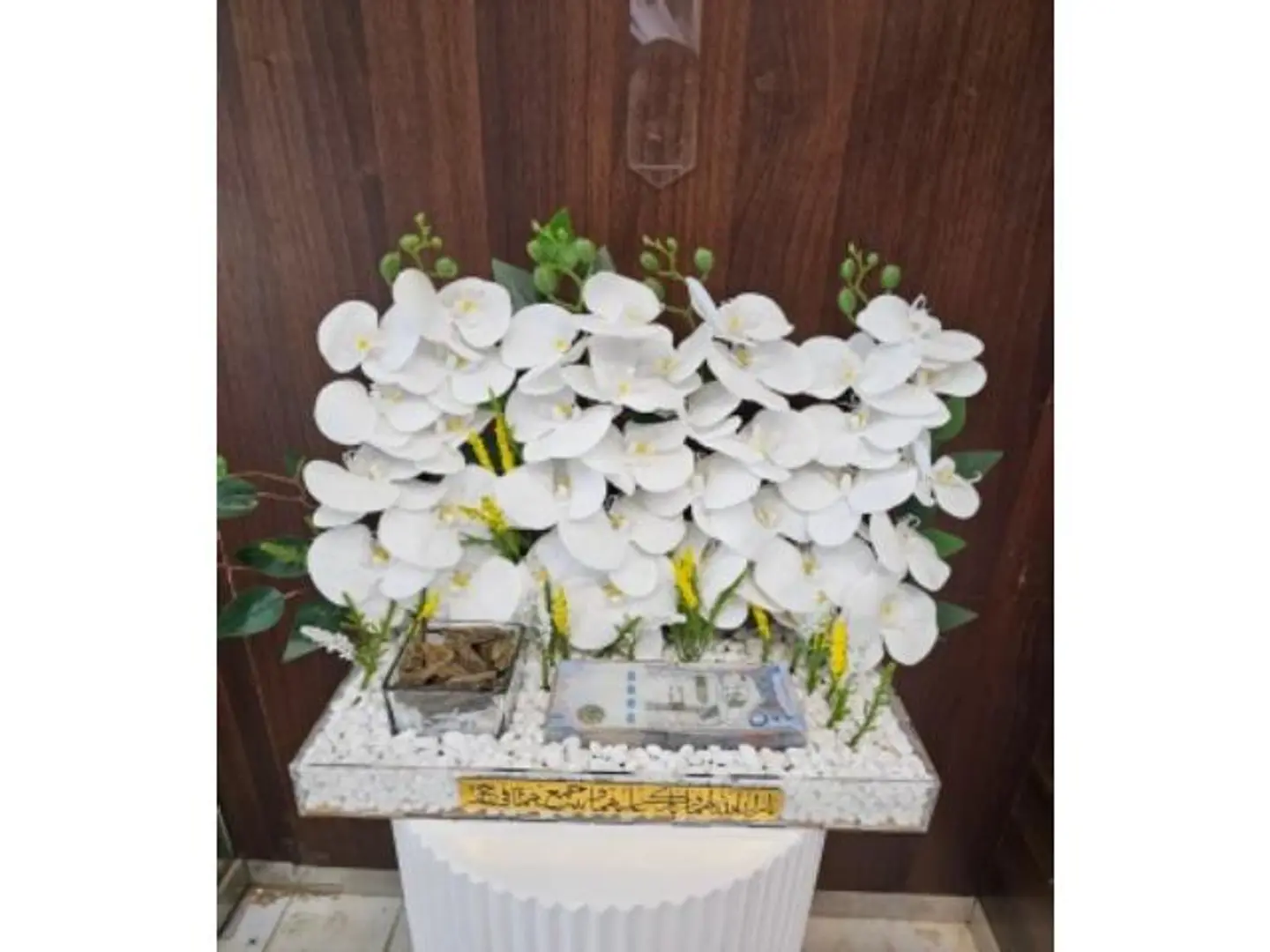 Acrylic Stand With Dowry Box