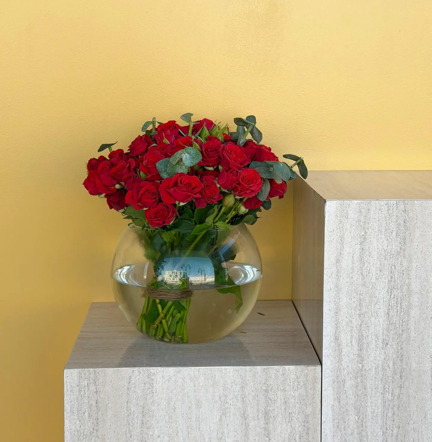 فازة ورد زجاجية احمر