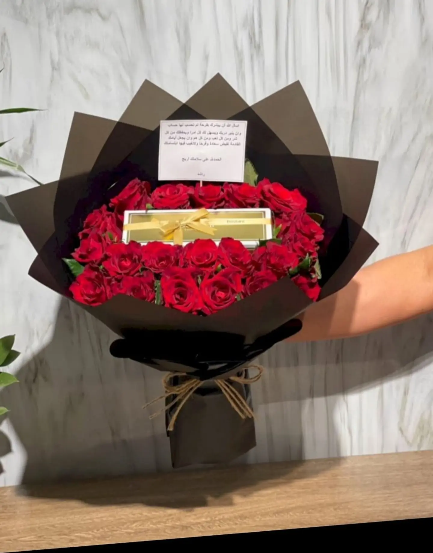 بوكية احمر معا شكولاتة بستاني 8