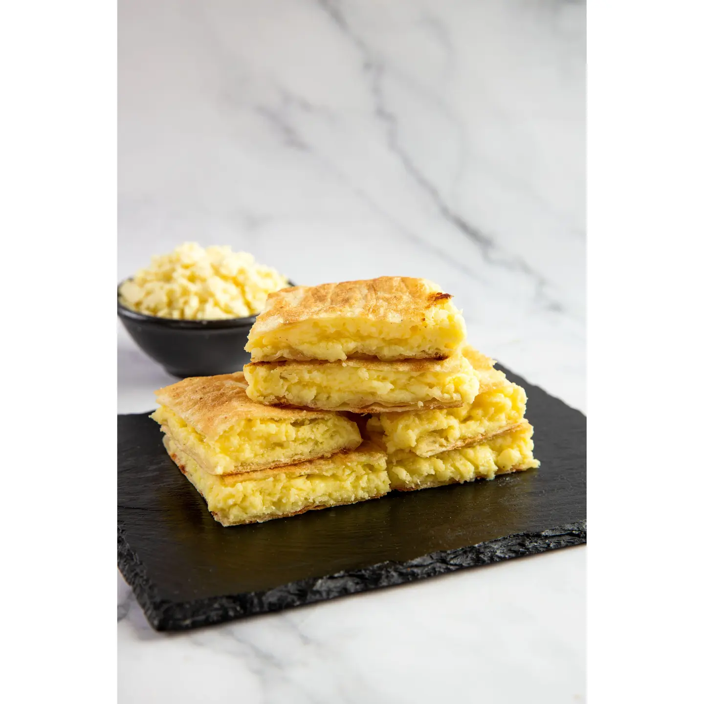 مطبق حلو بالجبنة