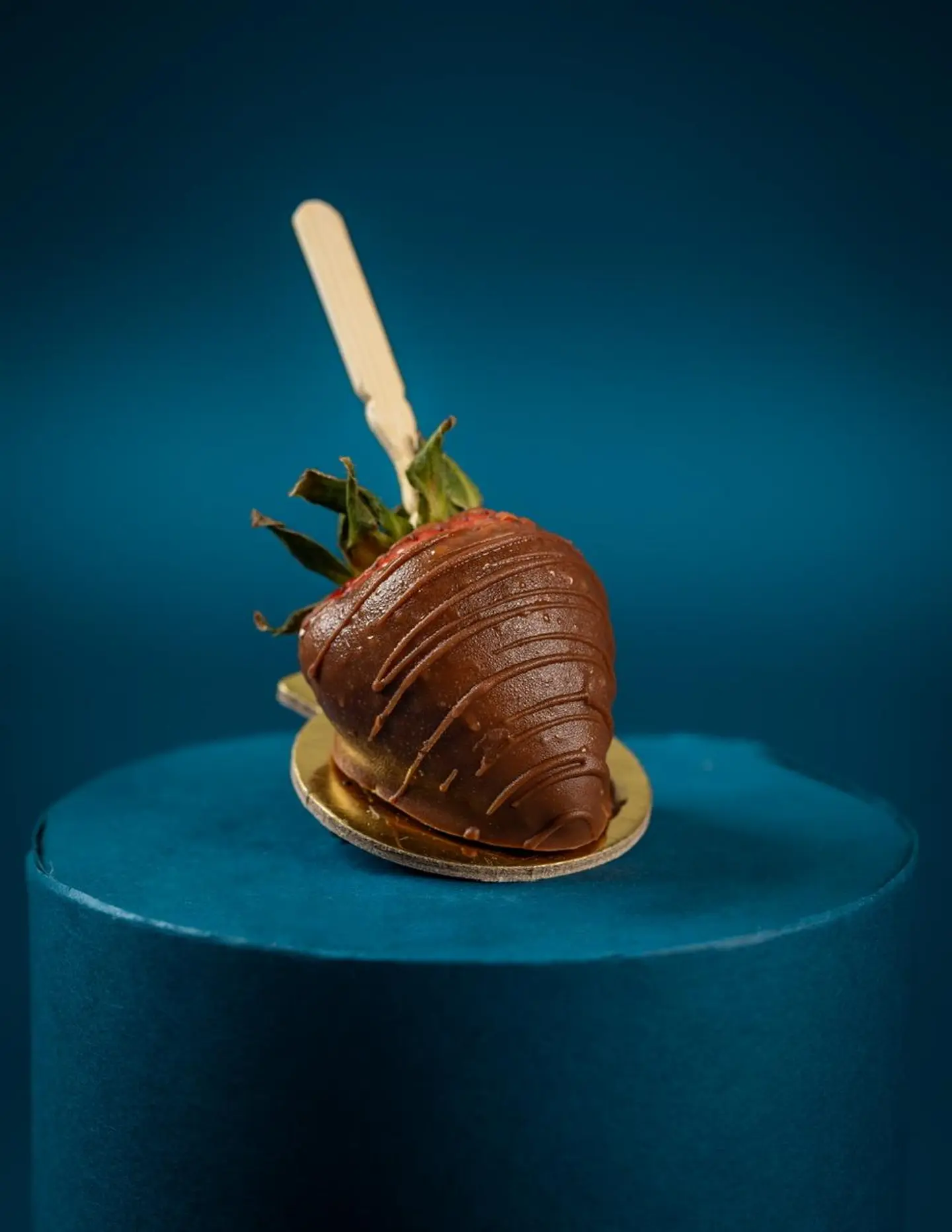 حبة فراولة بالشوكلاته