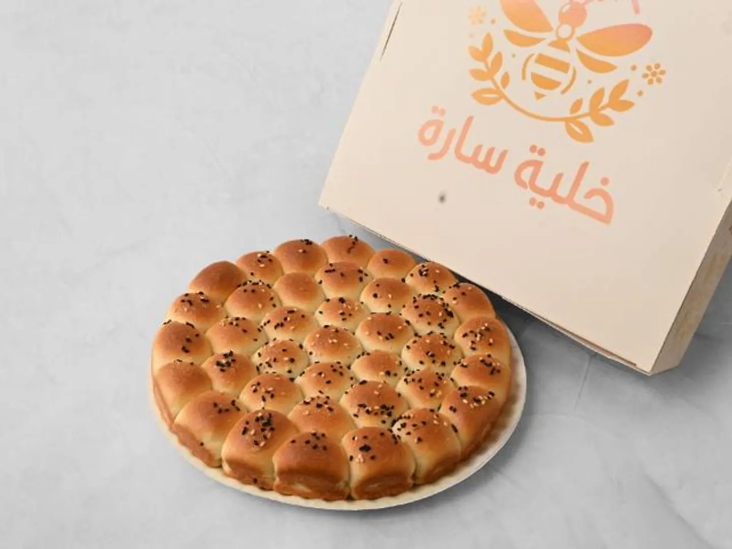 خلية بالعسل