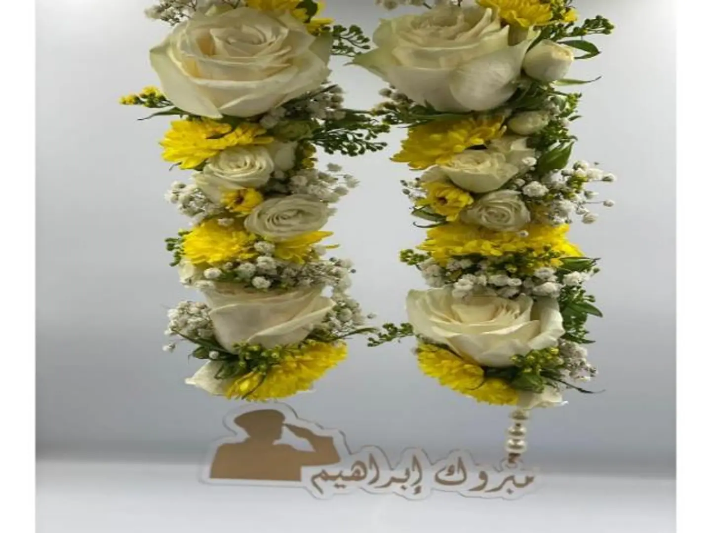 عقد ورد طبيعي ابيض و اصفر