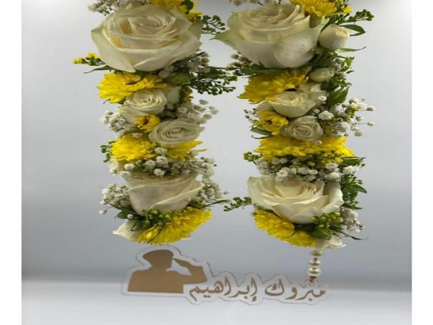 عقد ورد طبيعي ابيض و اصفر