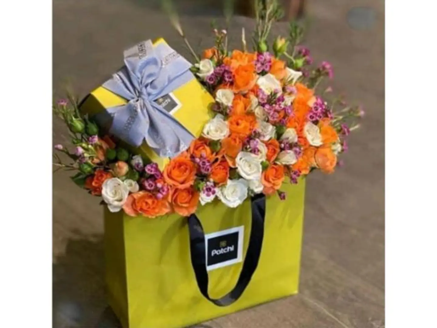 شوكولا باتشي ربع كيلو مع ورد اصفر