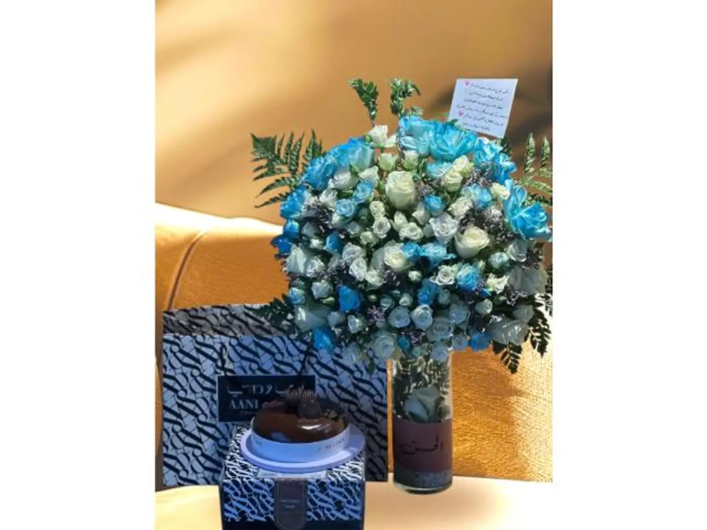 كيكه اني وداني مع فازه ورد