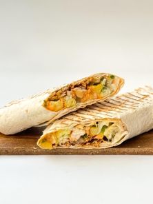 شطيرة دجاج باللبنة