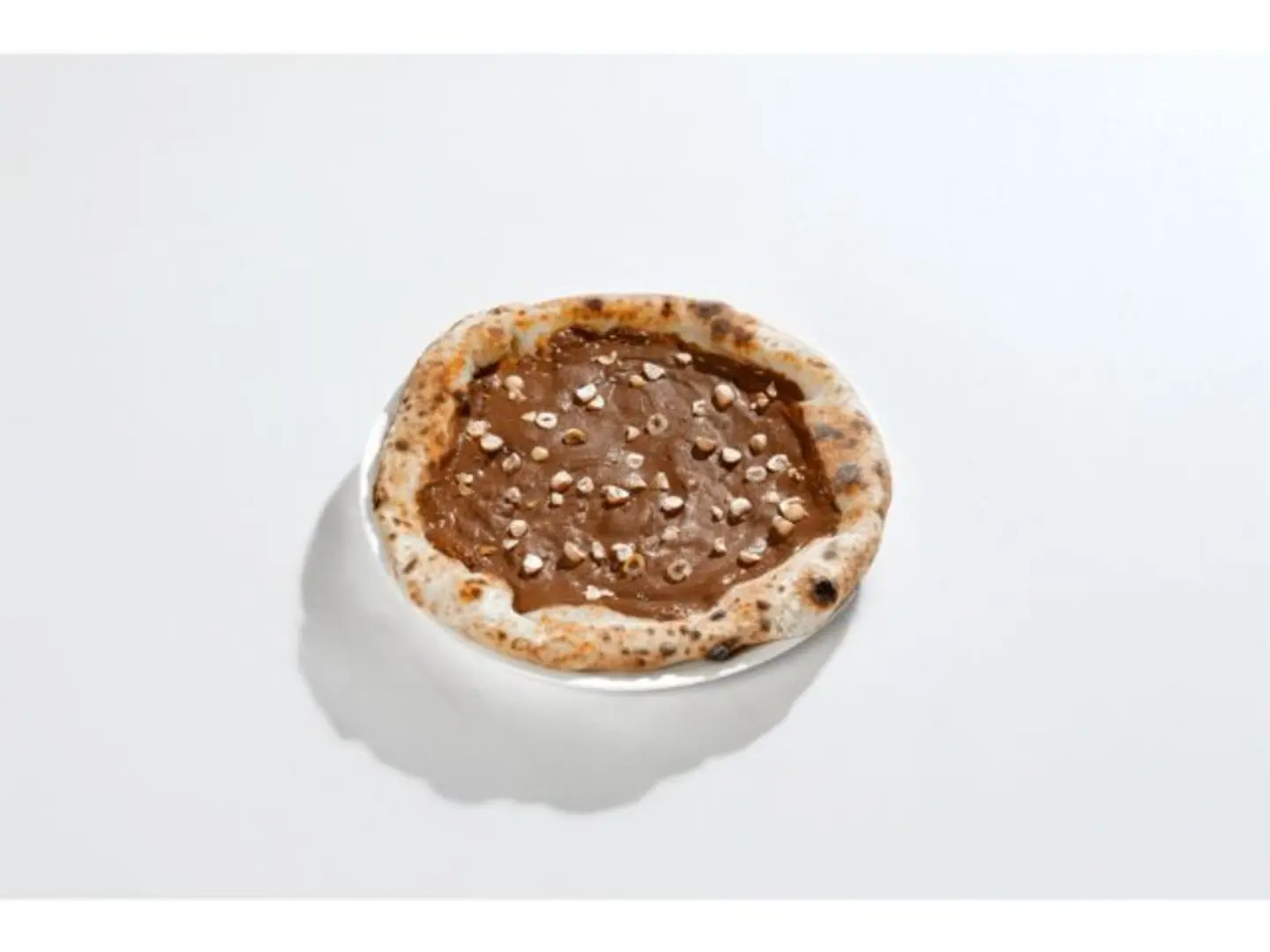 بيتزا النوتيلا مع بالبندق