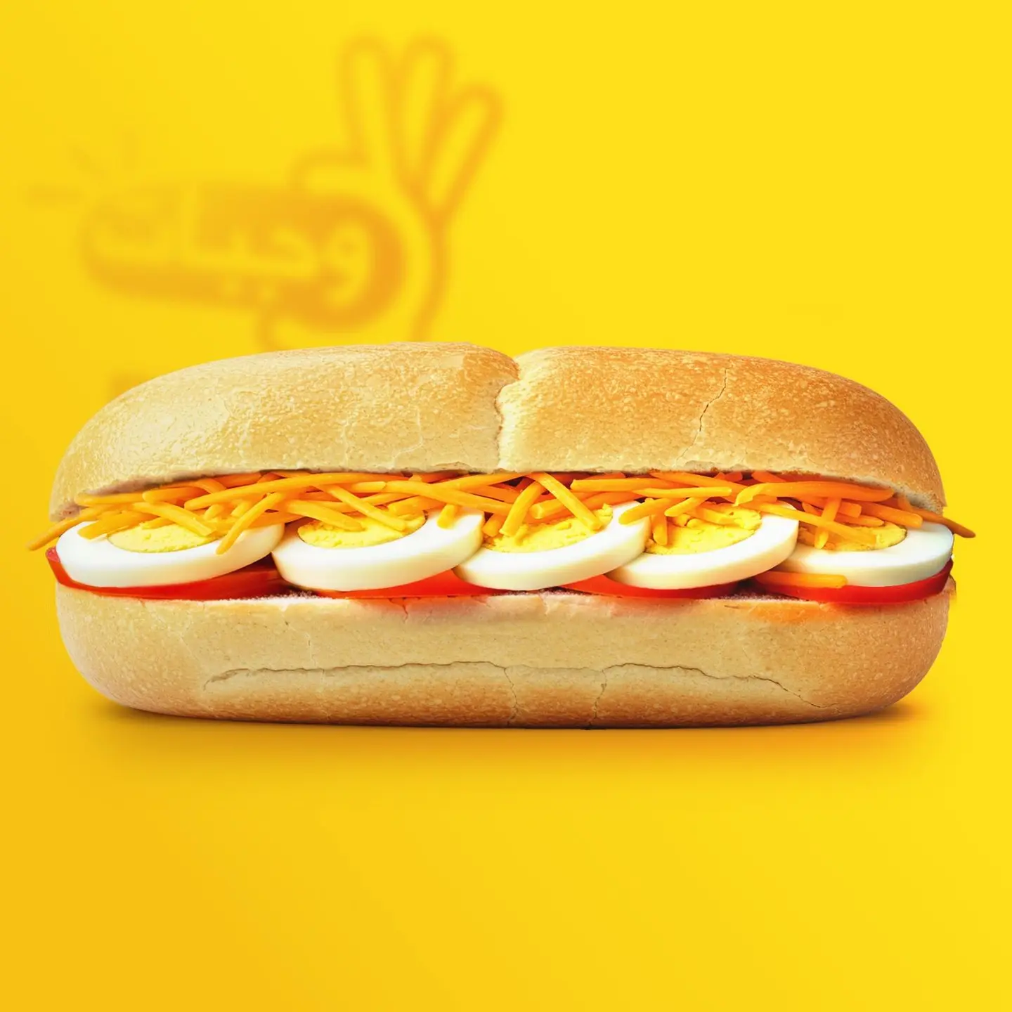 ساندويتش‭ ‬بيض‭ ‬مسلوق‭ ‬بالجبنة‭ ‬الشيدر‭ ‬