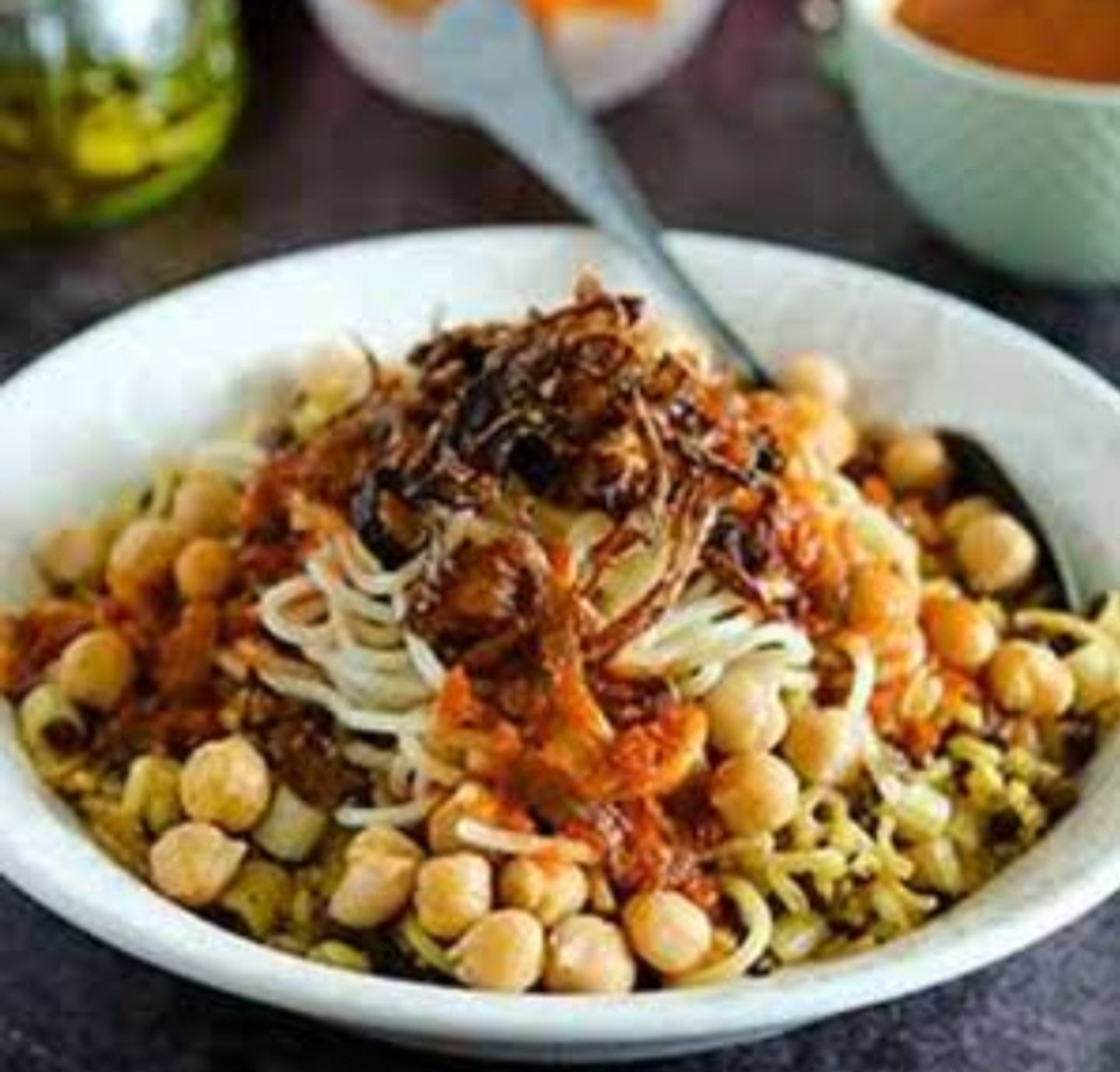 طبق كشري مخصوص وسط