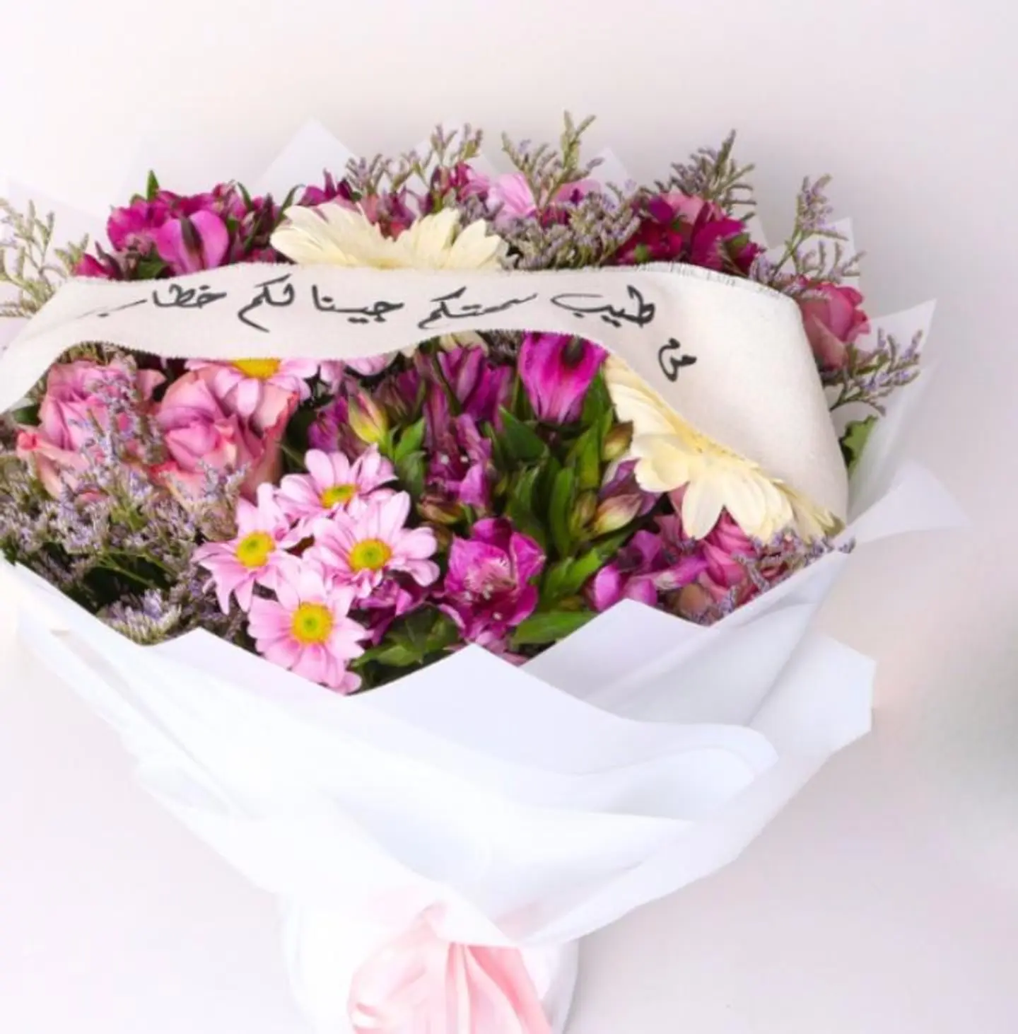 باقه ناعمه بالورد الصناعي