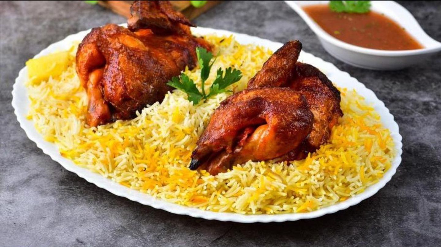 حبة دجاج كاملة شواية مع الأرز