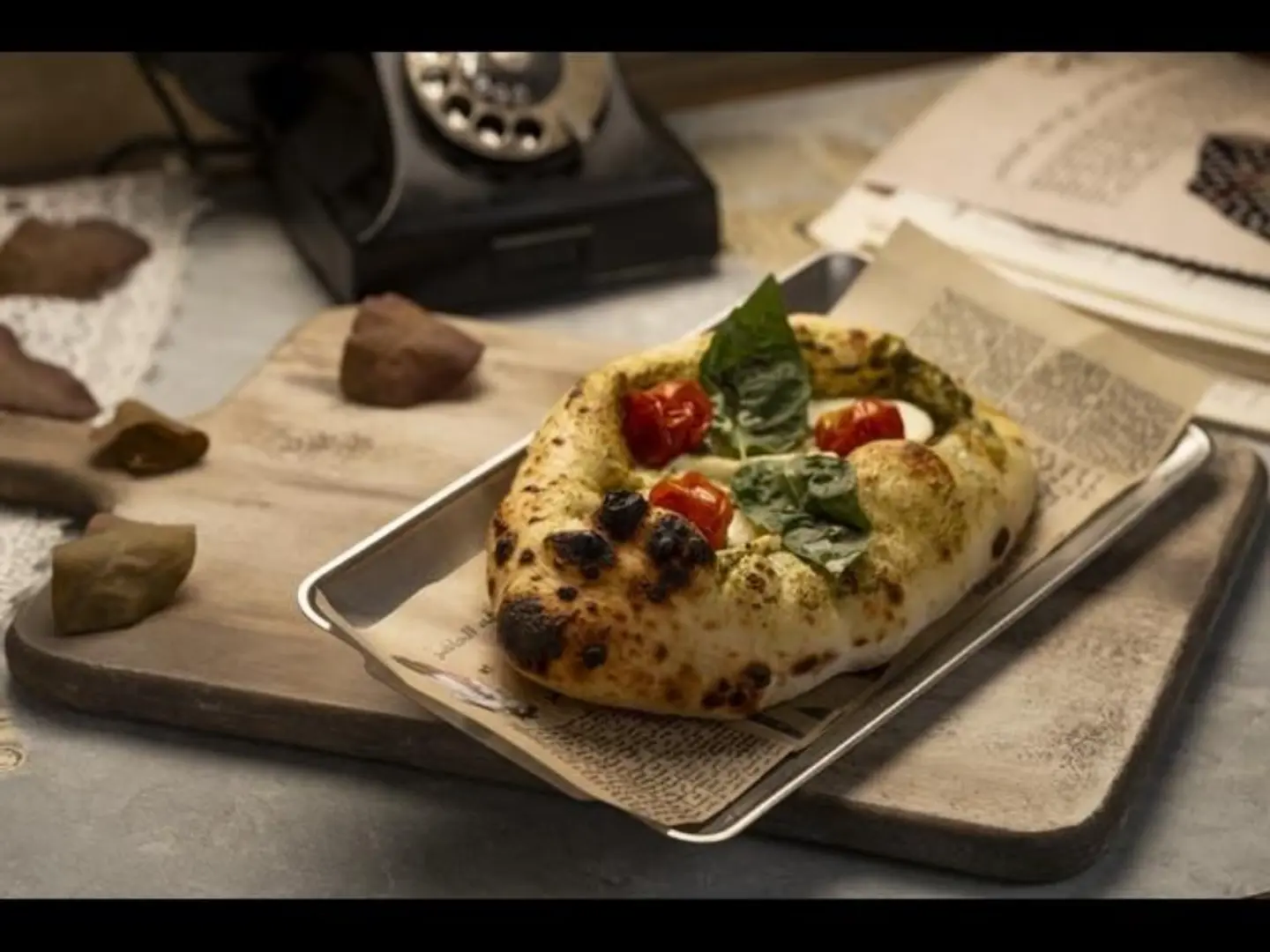 بيتزا بيستو جبن حلوم مشوي