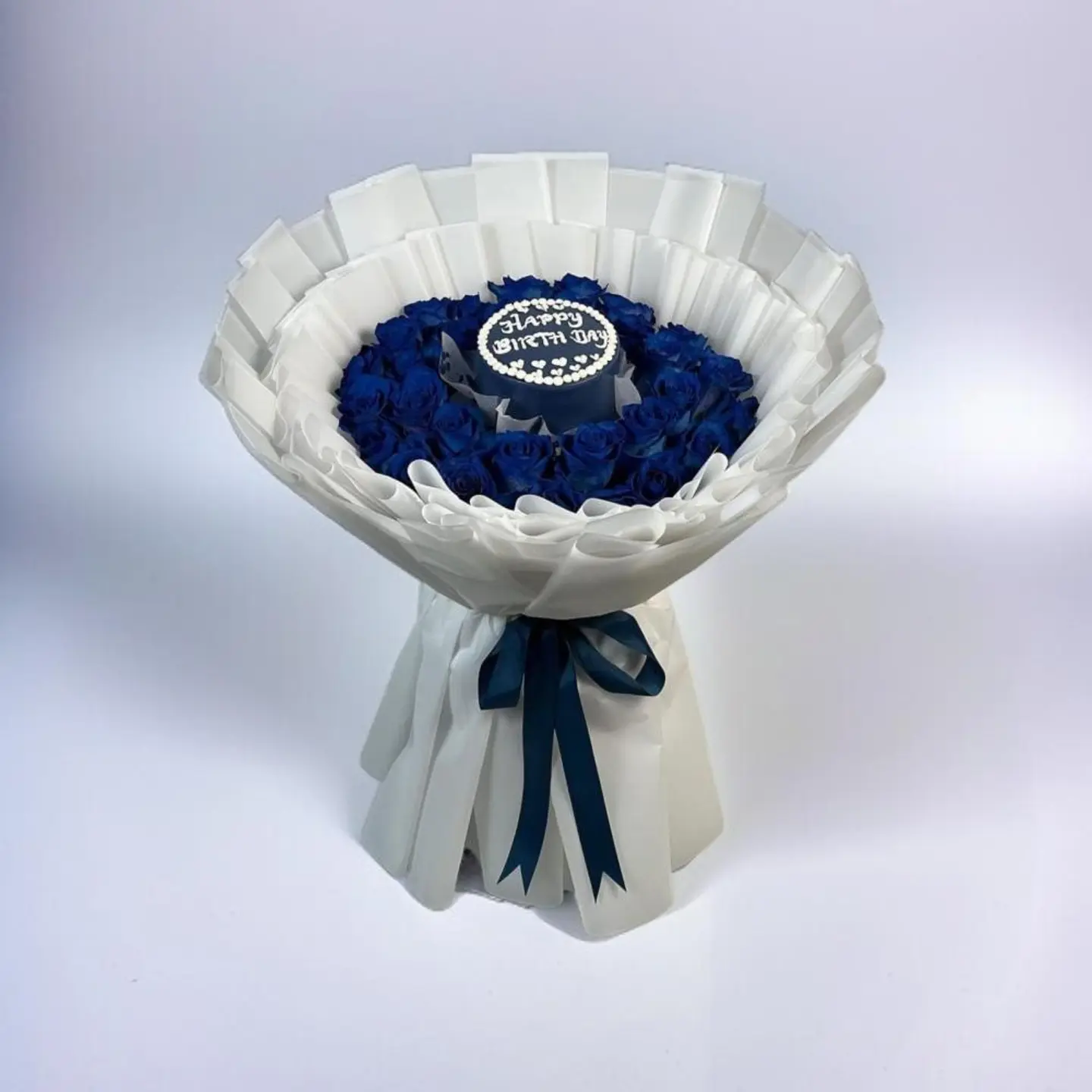 باقة عيد ميلاد ورد بكعكة تهنئة