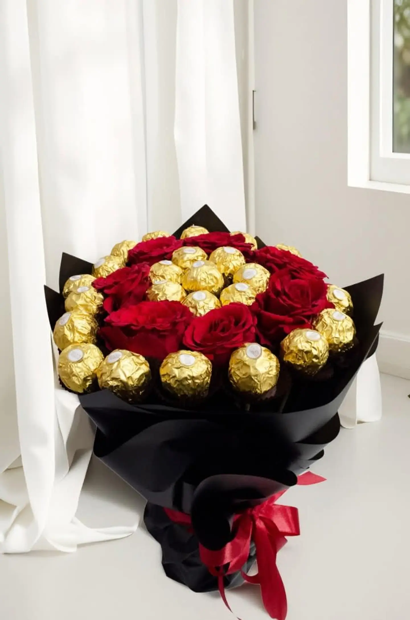 Red Rose Bouquet With Wrapped Chocolate