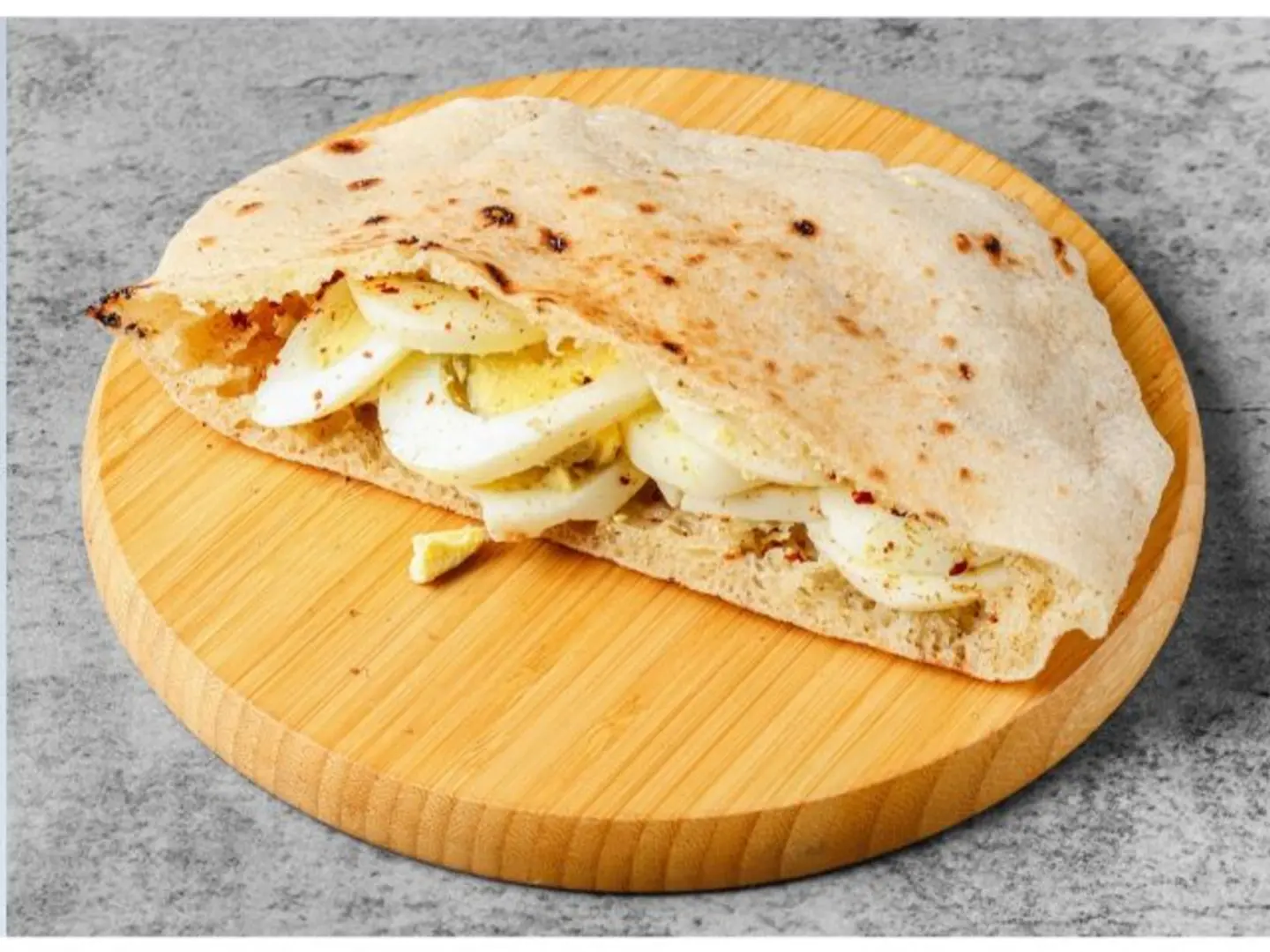 ساندوتش بيض مسلوق