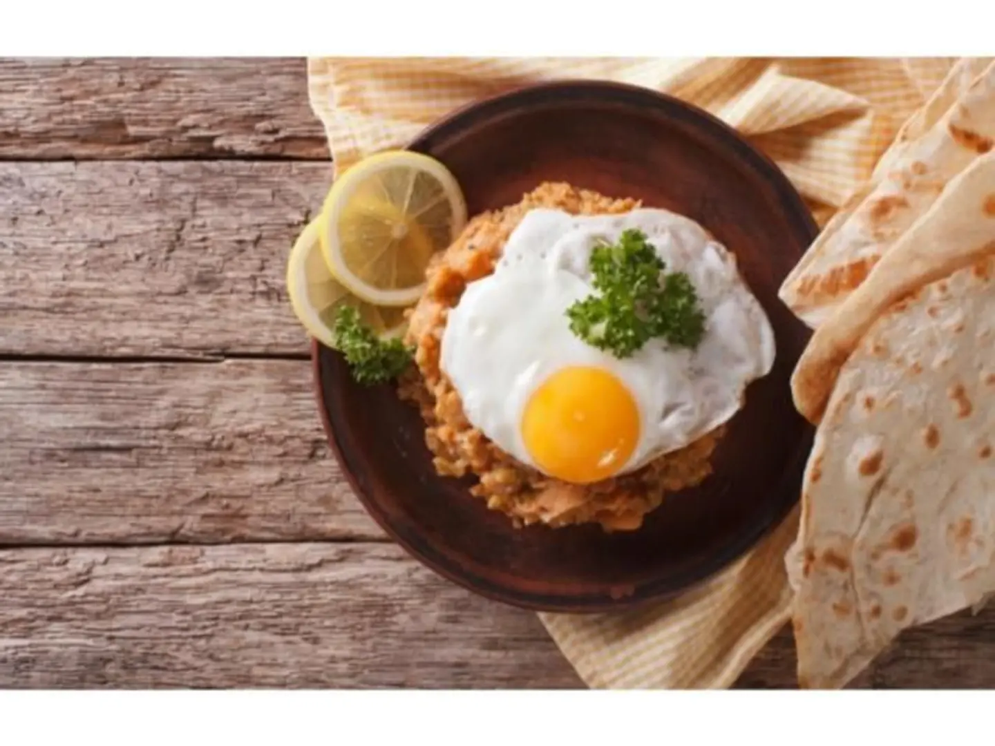 فول مع البيض