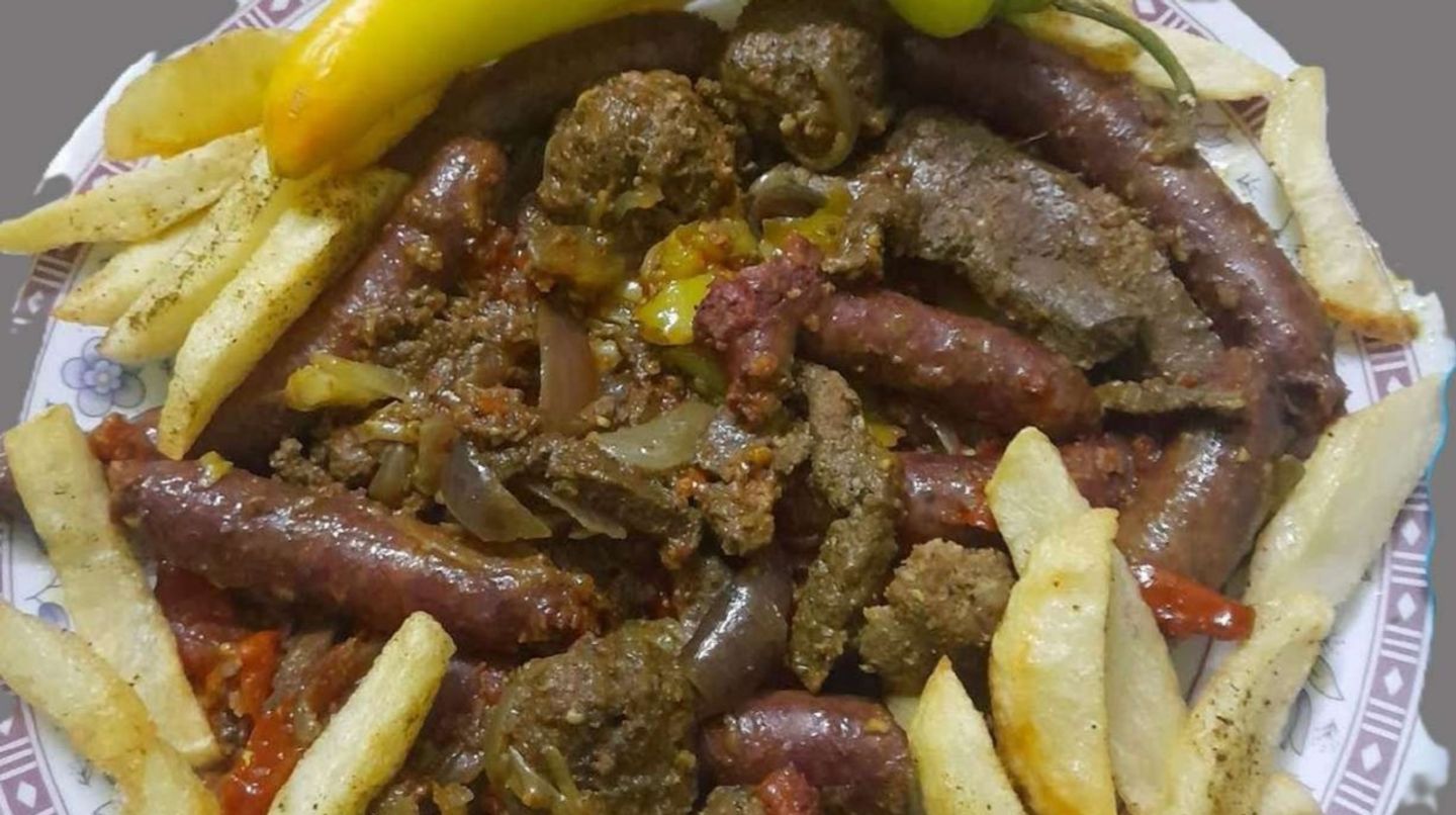 صحن كبدة مع سجق