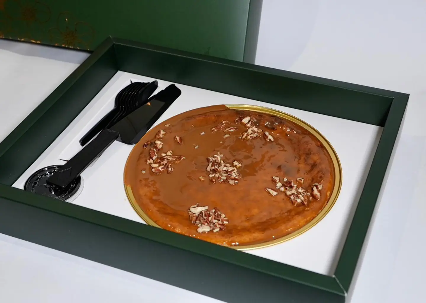 Medium Tray Basbousa With Toffee And Pecan