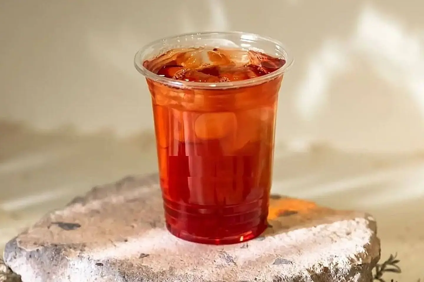 شاي مثلج بالحبق