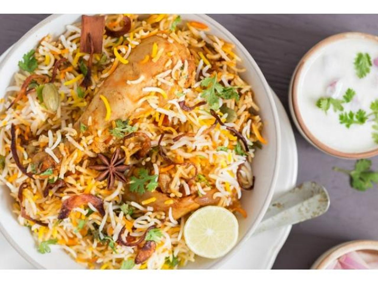 دجاج بريانى مع سلطة الزبادى
