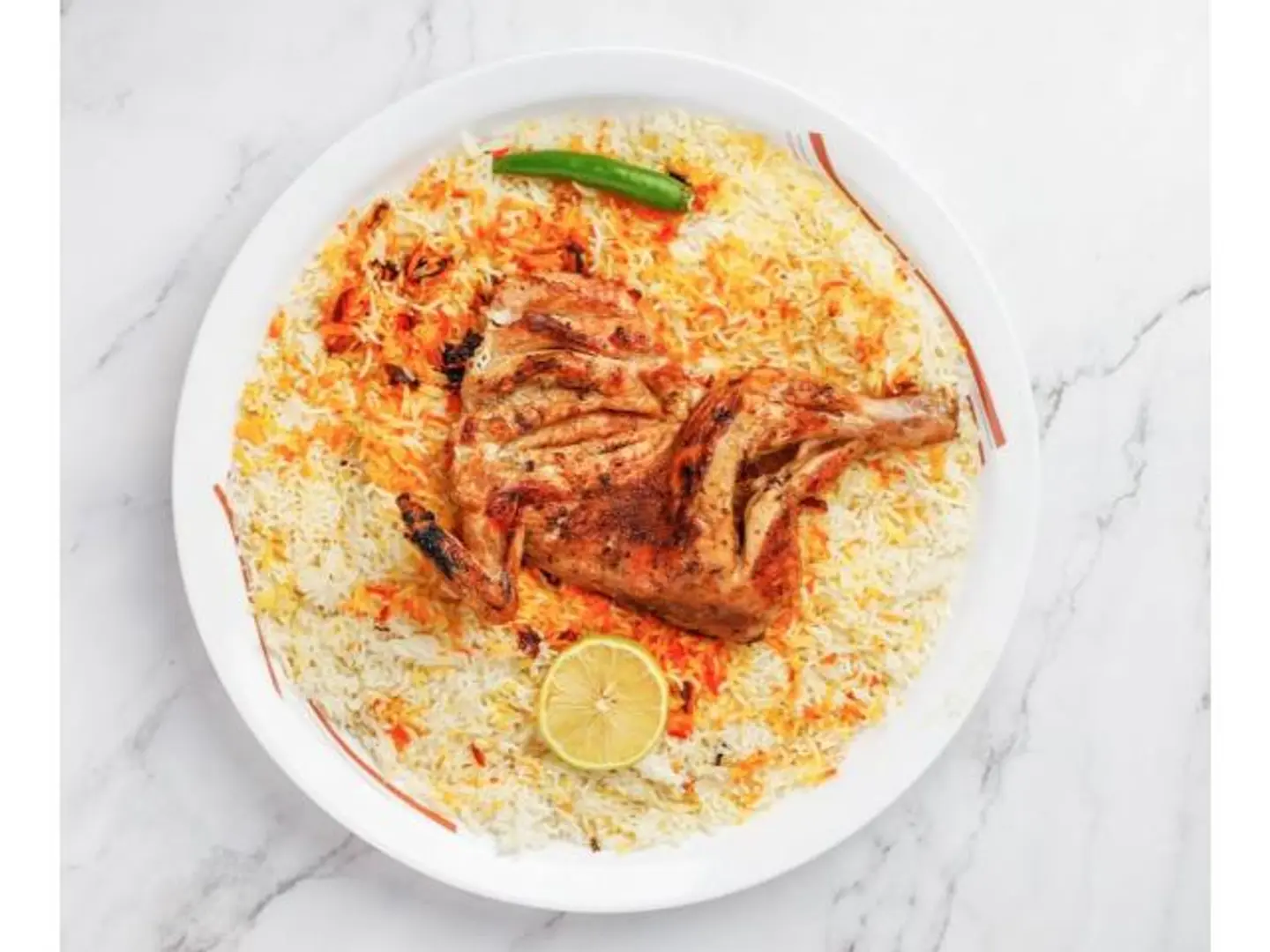 دجاج مدفون مع أرز بيشاور - حبة كاملة