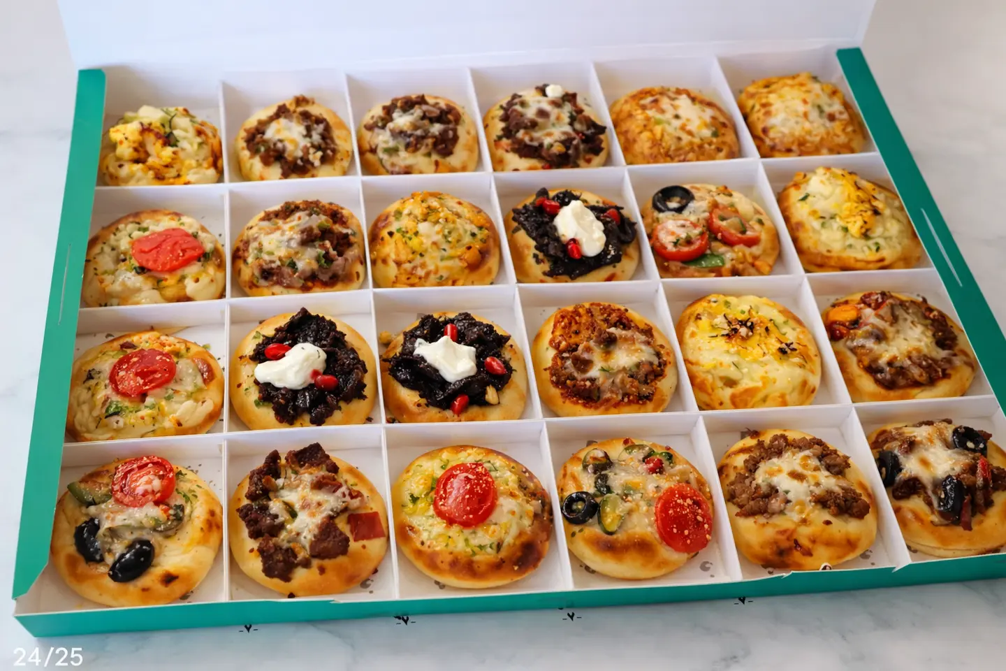 ميني بوكس عائـلـي 24 قطعة