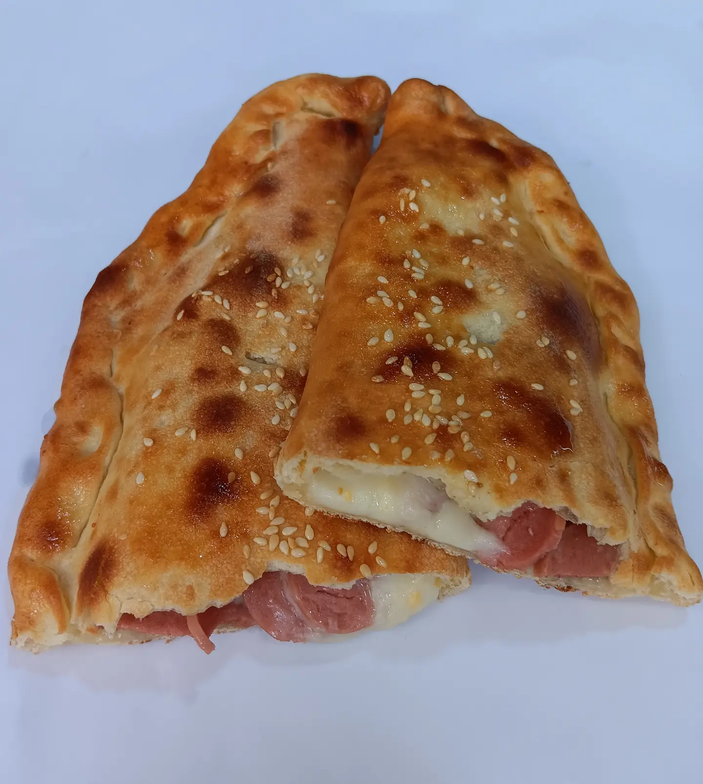 فطيرة جبن قشقوان نقانق