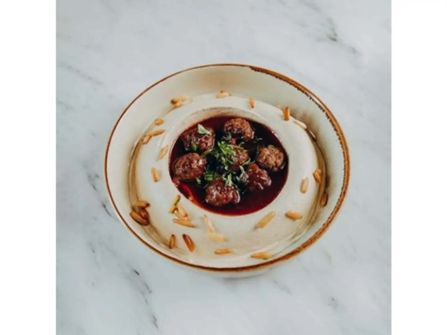 Hummus With Cherry Kabab