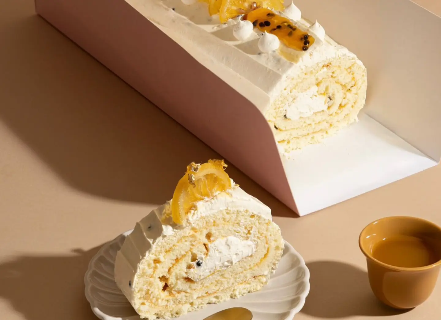 رول كيك باشن فروت بالبرتقال