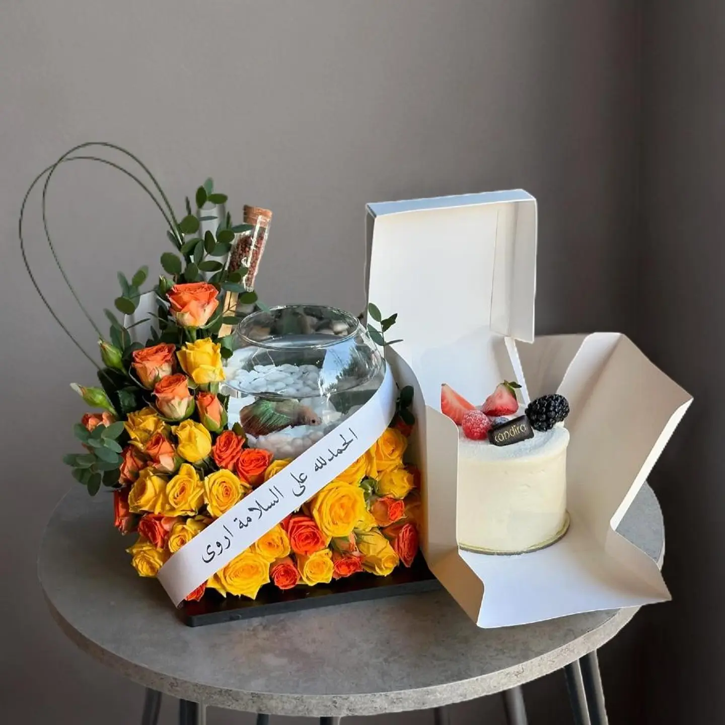 Fish Vase And Candera Cake