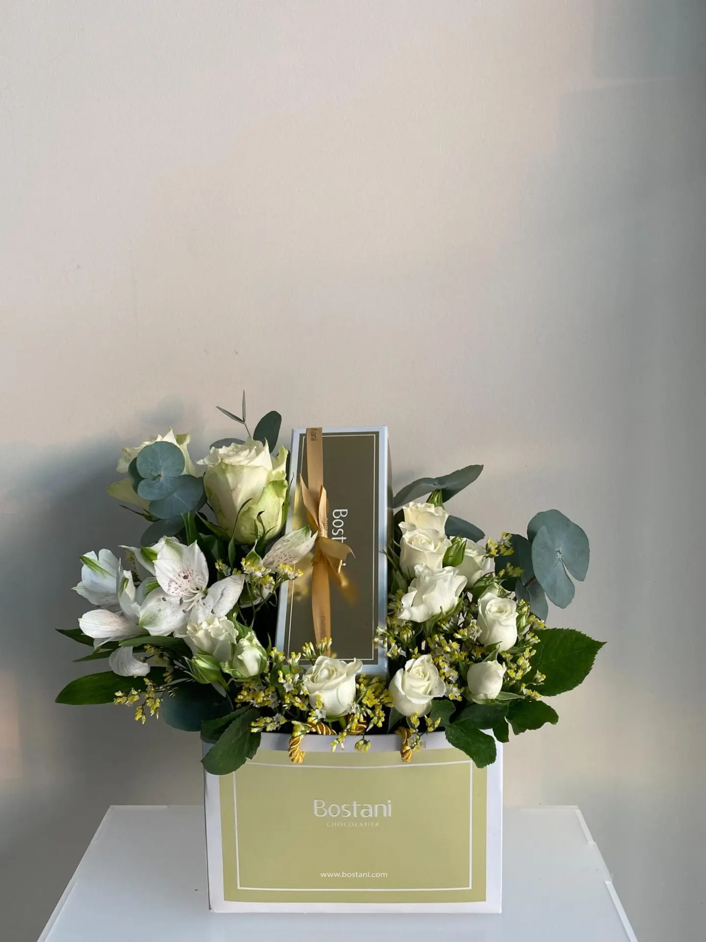 250 G Bostani White Roses