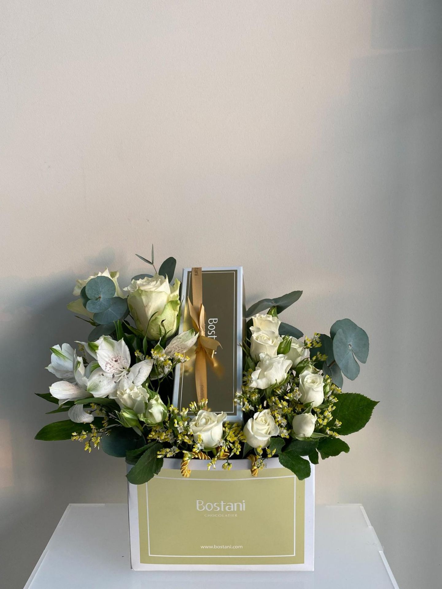 250 G Bostani White Roses