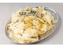 خبز رطب قشطة وعسل