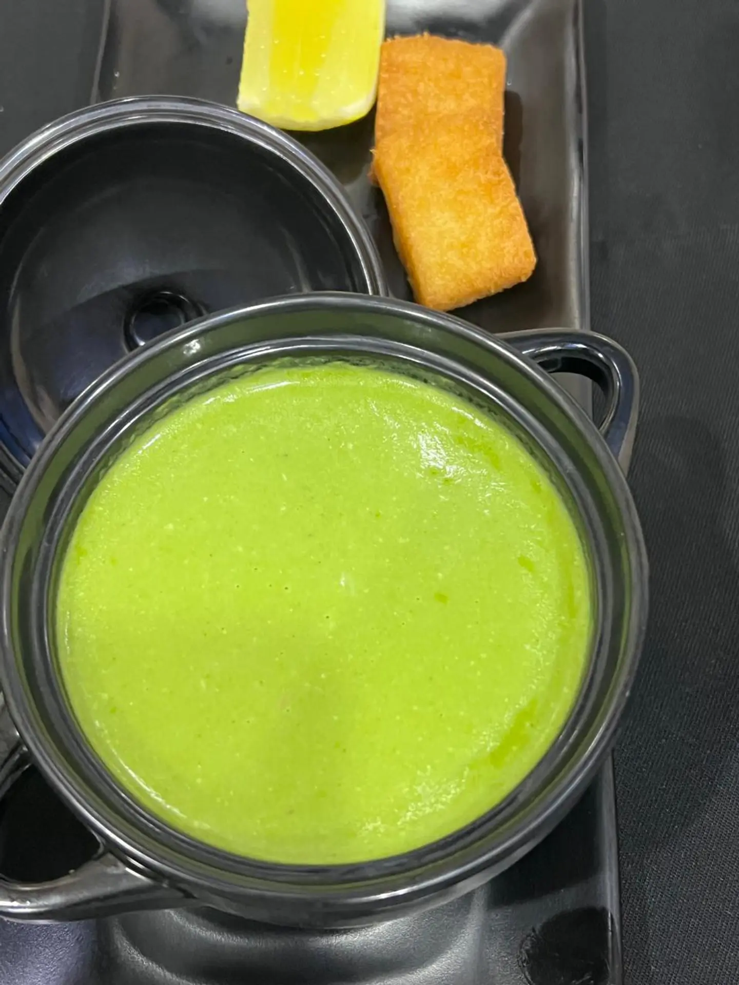 شوربة كريمة السبانخ مع الدجاج