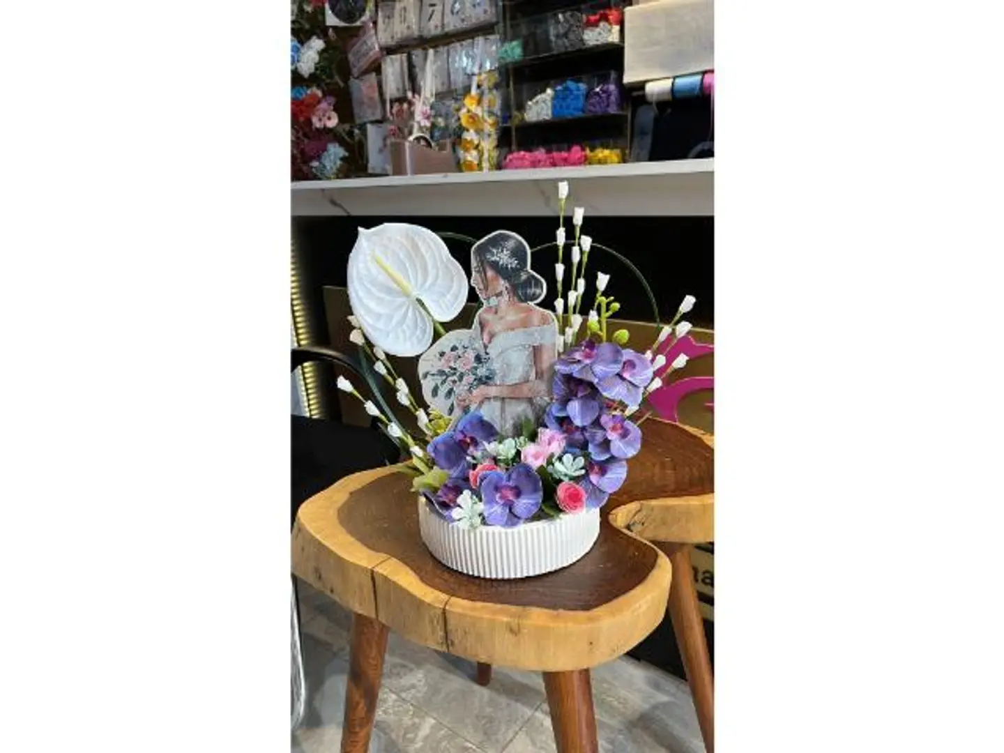 ستاند عروسه ورد صناعي ٧