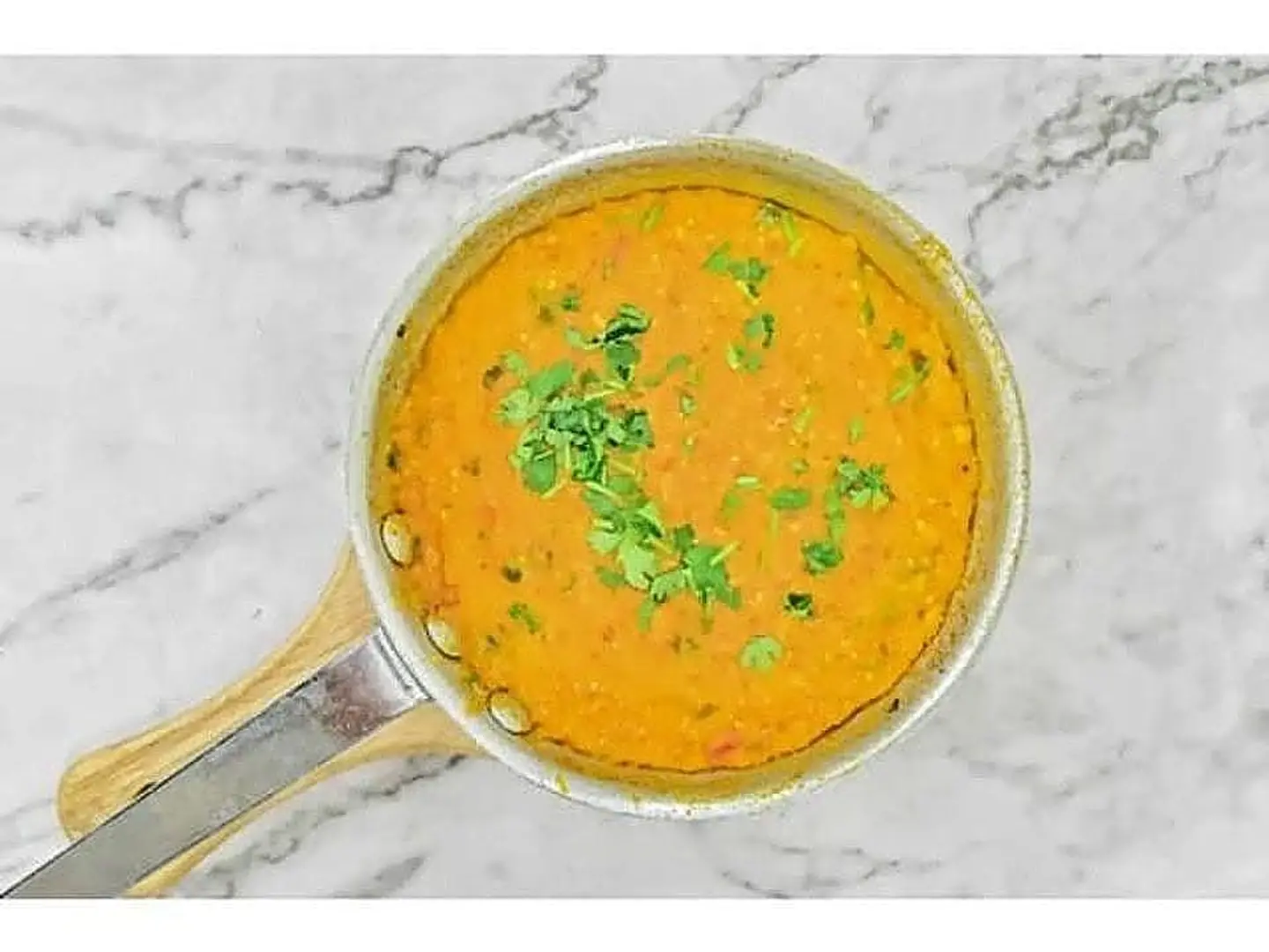 صحن عدس كبير