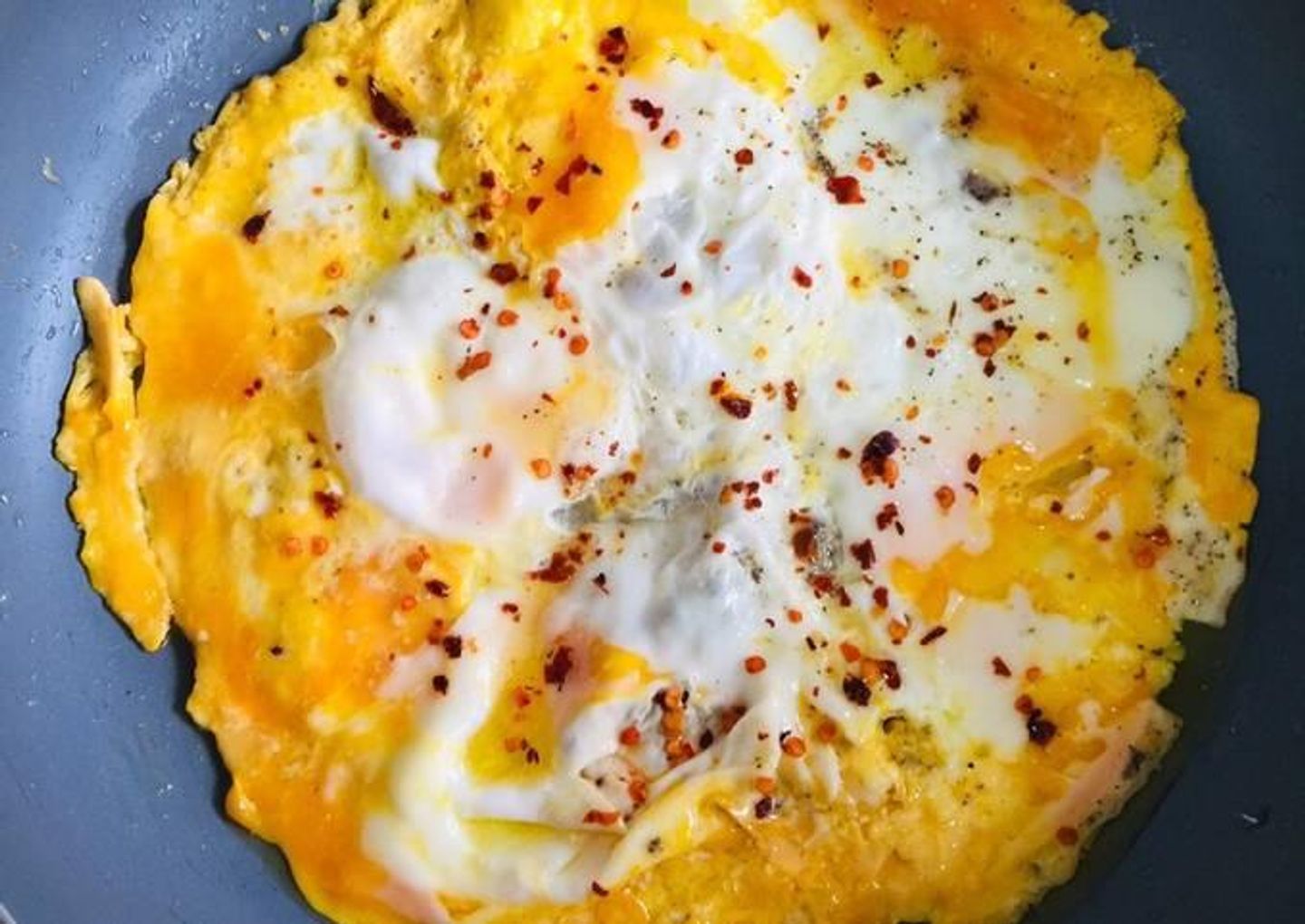 بيض طاوة