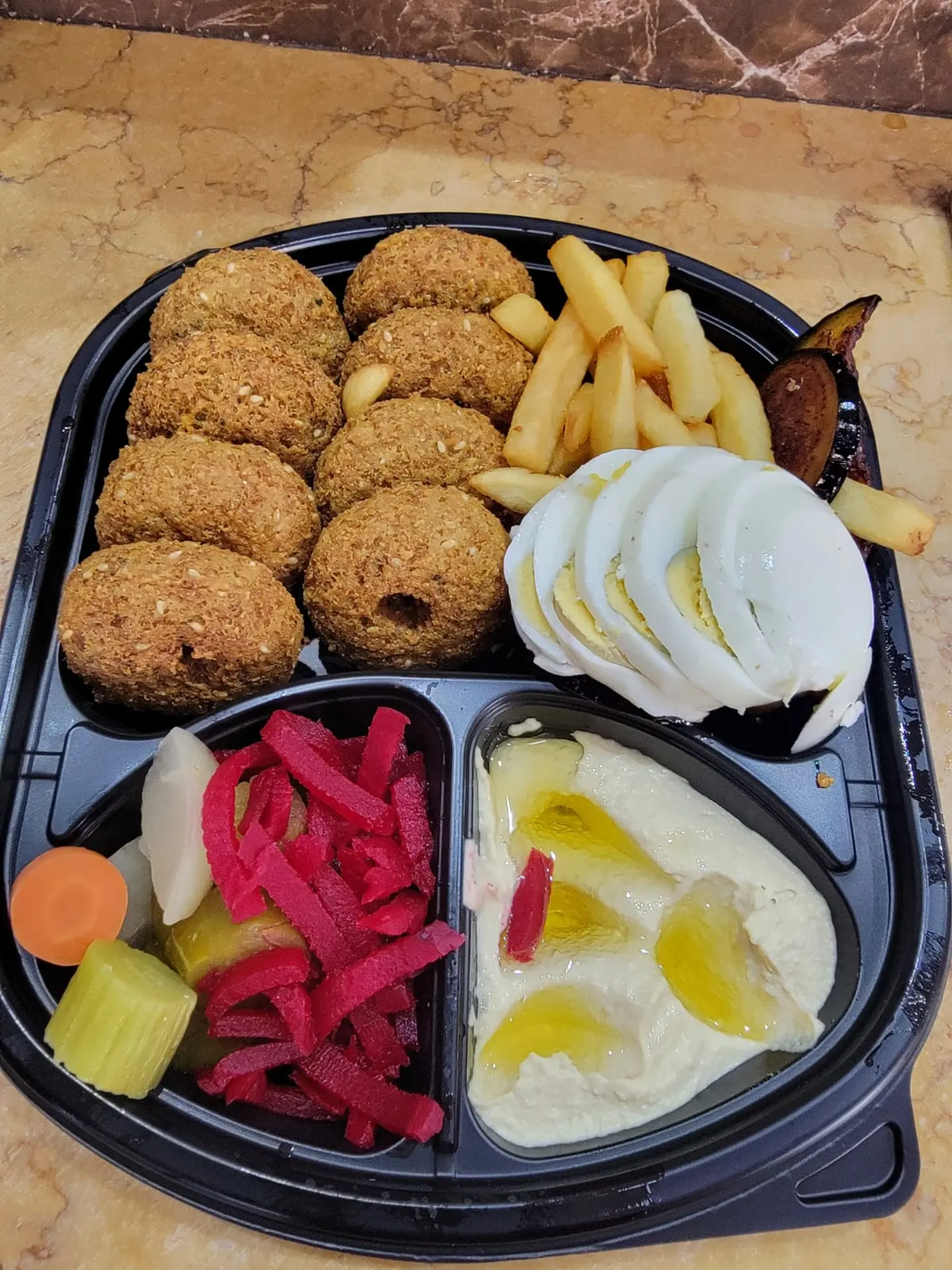 صحن فلافل مشكل صغير