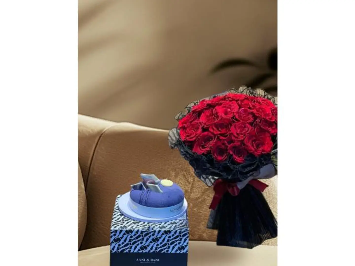 كيكه اني وداني الموف مع باقه ورد احمر