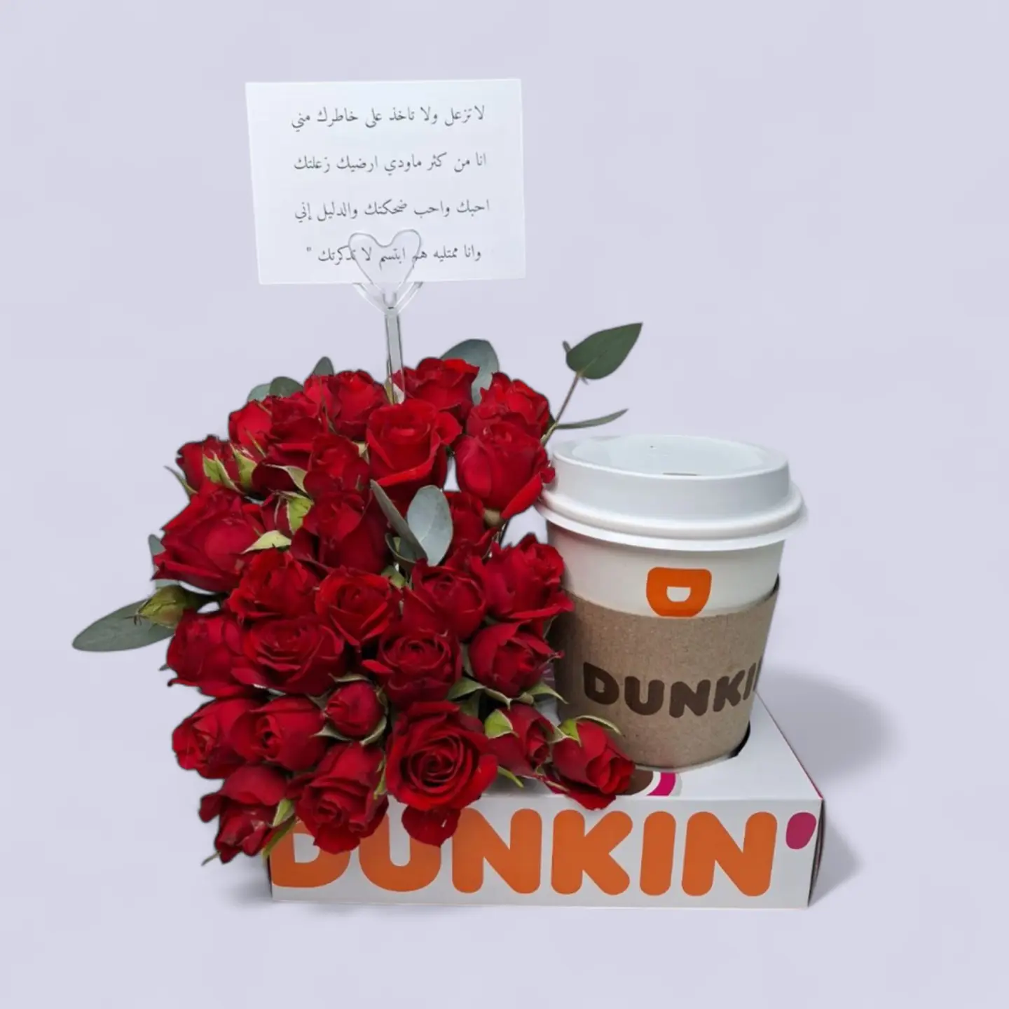 تنسيق ورد أحمر مع قهوة