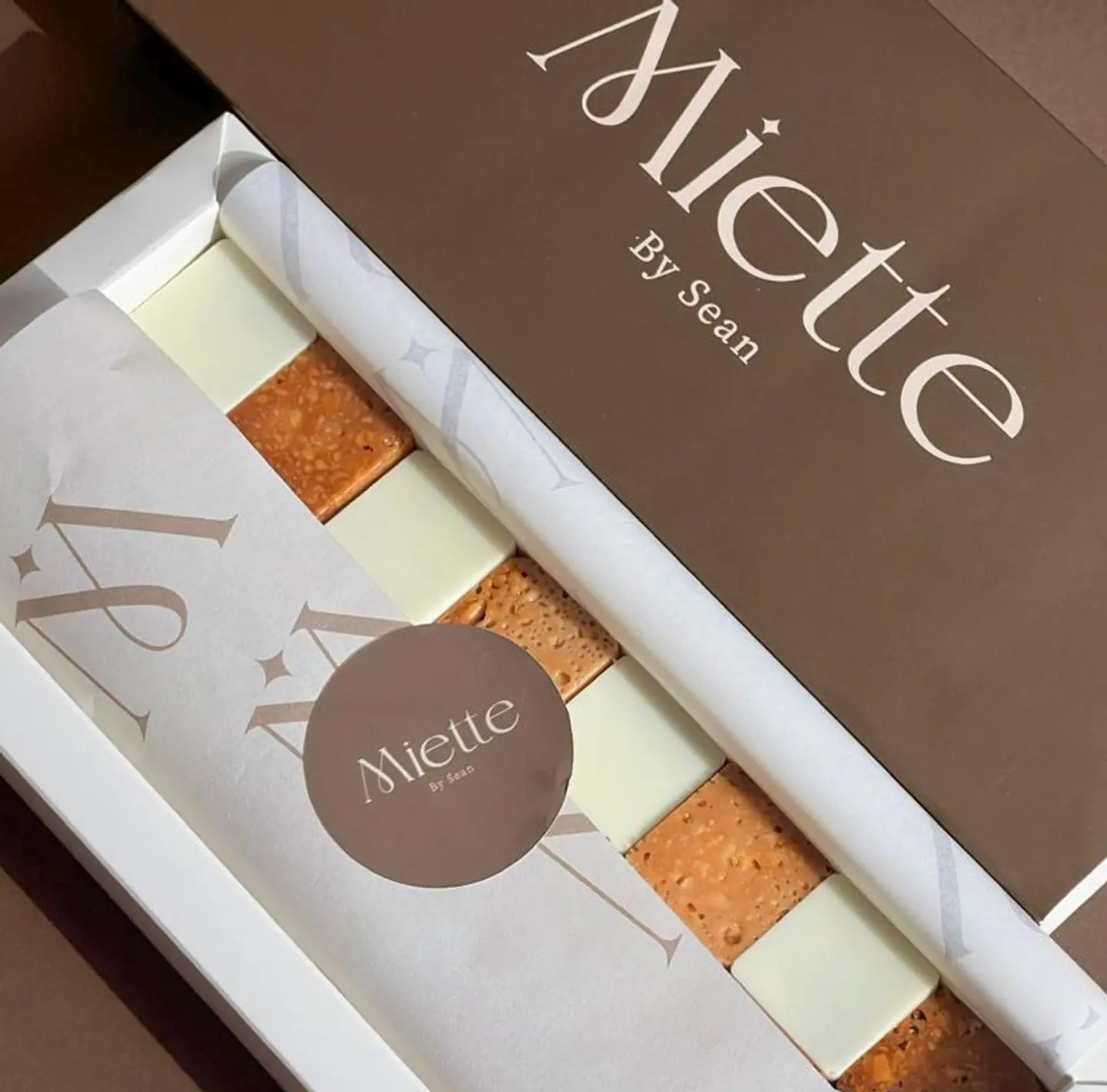 Caramel Bites , Biscuits, Caramelized Nuts, Caramel, White Chocolate