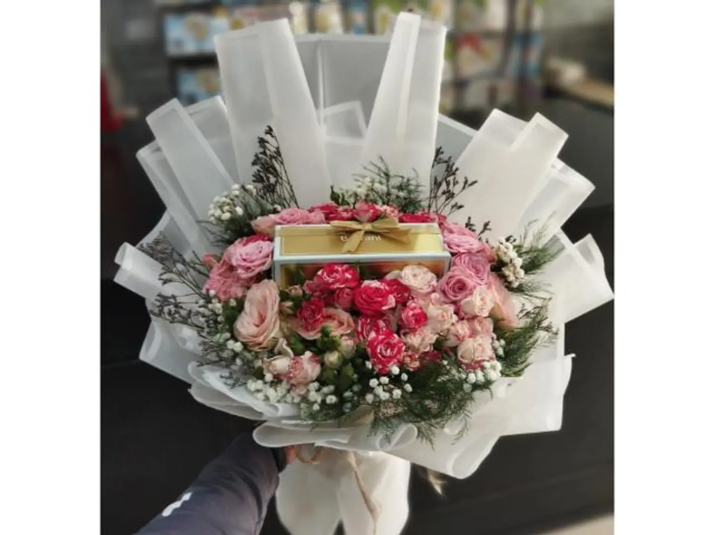 شوكولا مع ورد بيبي روز