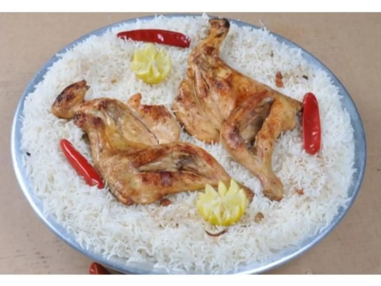حبة على الفحم مع رز بشاوري